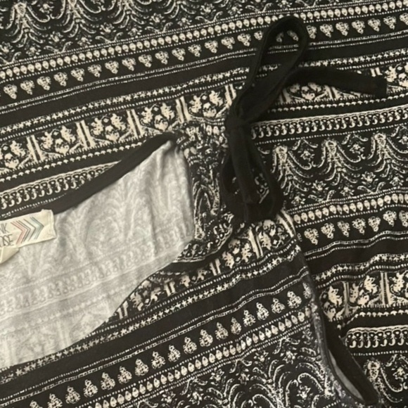 Boho Patterned Women's Dress with Ties - Picture 4 of 9